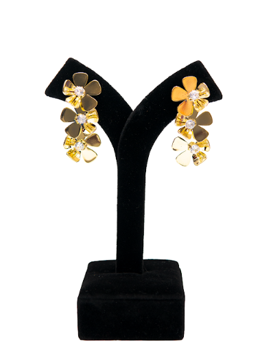 Stylish Gold Finish Floral Stone Earrings for Women